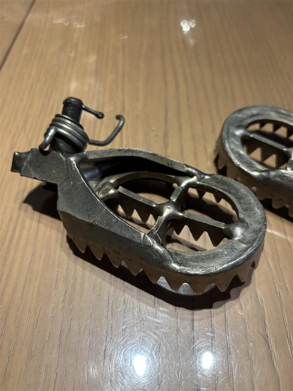 Cales Pieds / Repose Pieds 125, 250 YZ 2005-2026